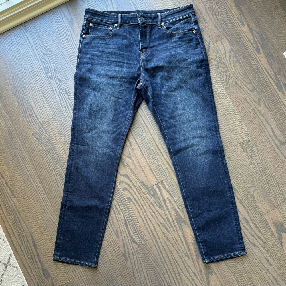 Preowned- Men’sAmerican Eagle AirFlex+ Temp Tech Athletic Fit Jeans.